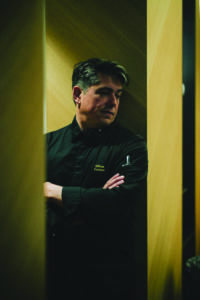 Il est le seul double étoilé de notre capitale régionale. Une fierté pour Dijon. Il est aussi un chef discret. Mais pour Monsieur en Bourgogne, il force un peu sa nature et livre un entretien à son image… sans filtre.