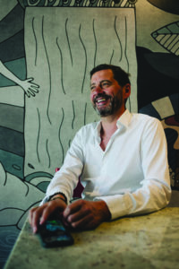 Didier et Lionnel Petitcolas sont aujourd’hui propriétaires de trois hôtels et d’une grande boutique de vins. Tout ce qu’il faut pour proposer aux visiteurs une expérience complète au cœur de la Bourgogne.