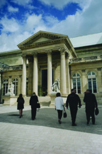 Représentant personnel du président de la République pour la gastronomie, l’alimentation et les arts culinaires. Pas mal non ? C’est en plein cœur de l’Assemblée nationale que Guillaume Gomez nous a reçu pour notre nouvel épisode DS Store – Bocuse d’Or.