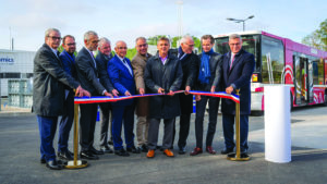 Auxerre roule pour l’hydrogène. Les premiers bus urbains utilisant cette énergie circulent sur le réseau Léo depuis le mois de septembre. EDF et sa filiale Hynamics sont aux manettes de la station de production d’hydrogène de la Turgotine, la plus puissante de France, première pierre d’un écosystème local autour de cette énergie d’avenir porteuse d’innovations.