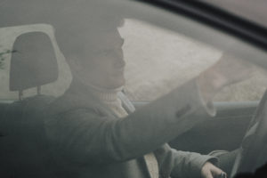  Signe des temps, on a besoin d’être partout et vite. Mais ce qu’on aime aussi, c’est rouler intelligent et avoir le choix. Alors, quand la concession DB Auto de Chenôve nous a parlé de sa nouvelle offre mobilité Seat Move, nous avons sauté sur l’occasion pour la faire tester à notre journaliste Quentin Scavardo. Un pack trois en un, incluant une voiture, un scooter et une trottinette électrique.